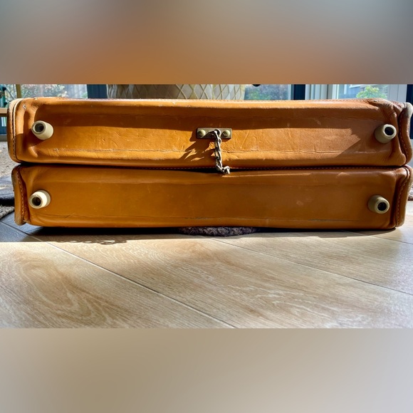 Louis Vuitton authentic vintage garment bag w/keys & hangers, in great condition - Picture 5 of 17